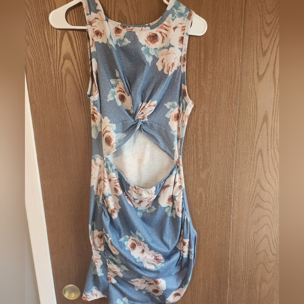 Chic Floral Dress in Blue and Cream